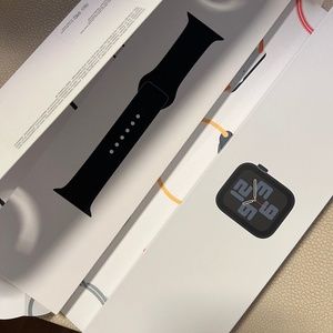 Apple Watch SE 40mm GPS Midnight Aluminum Case + Midnight Sport Band S/M